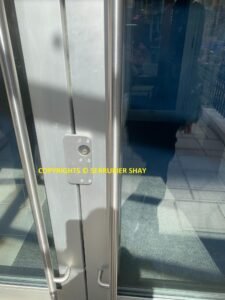 COMMERCIAL DEADLATCH MONTREAL